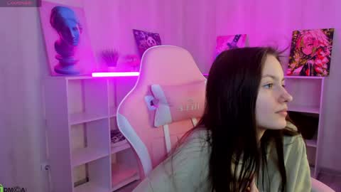 Snapshot of rosa_vaughn chatting on 04/26/26, 08:56 Viola online show from 04/26/26, 08:56