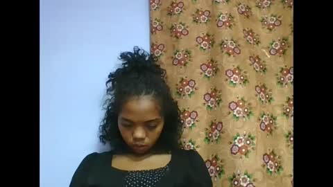 Snapshot of rosah225127 chatting on 04/29/26, 05:30 rosah225127 online show from 04/29/26, 05:30