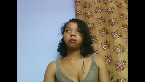 Snapshot of rosah225127 chatting on 05/13/26, 06:00 rosah225127 online show from 05/13/26, 06:00