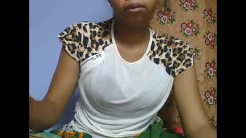 Snapshot of rosah225127 chatting on 05/20/26, 04:13 rosah225127 online show from 05/20/26, 04:13