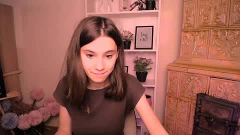 Snapshot of rosalais_ chatting on 06/05/26, 06:42 Rose online show from 06/05/26, 06:42