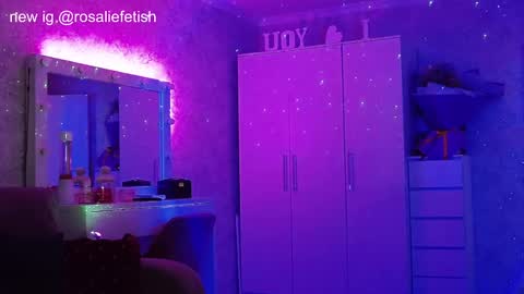 Snapshot of rosaliefetish chatting on 01/22/25, 05:06 Rosalie online show from 01/22/25, 05:06