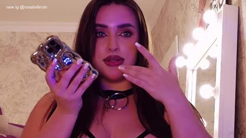 Snapshot of rosaliefetish chatting on 01/22/25, 08:06 Rosalie online show from 01/22/25, 08:06