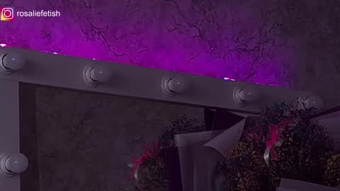 Snapshot of rosaliefetish chatting on 02/14/25, 10:07 Rosalie online show from 02/14/25, 10:07