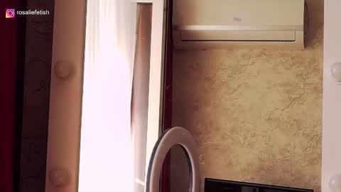 Snapshot of rosaliefetish chatting on 09/17/25, 05:20 Rosalie online show from 09/17/25, 05:20