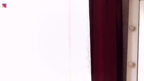 Snapshot of rosaliefetish chatting on 09/20/25, 06:14 Rosalie online show from 09/20/25, 06:14