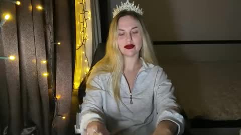 Snapshot of rosaliiiiii chatting on 10/25/25, 04:02 Rosali online show from 10/25/25, 04:02