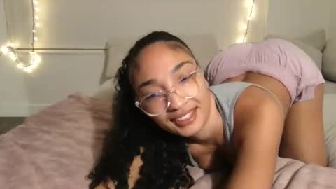 Snapshot of rosalinatoosexy chatting on 11/19/25, 10:48 Rosalina online show from 11/19/25, 10:48