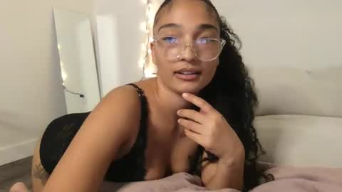 Snapshot of rosalinatoosexy chatting on 04/22/26, 04:37 Rosalina online show from 04/22/26, 04:37