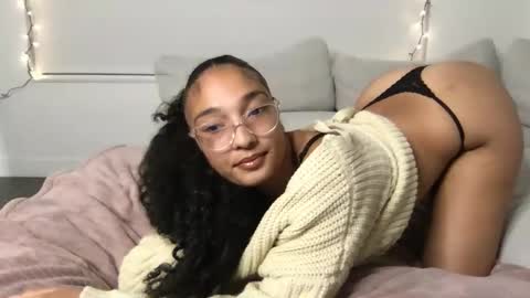 Snapshot of rosalinatoosexy chatting on 04/23/26, 04:24 Rosalina online show from 04/23/26, 04:24
