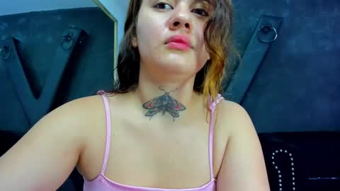 Snapshot of rosalinegrey chatting on 10/19/25, 04:46 Rosaline Grey online show from 10/19/25, 04:46