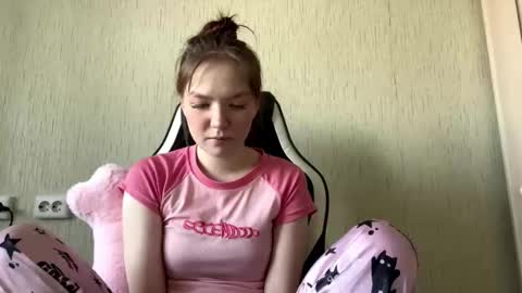 Snapshot of rosannafridley chatting on 02/22/26, 09:19 Rose online show from 02/22/26, 09:19