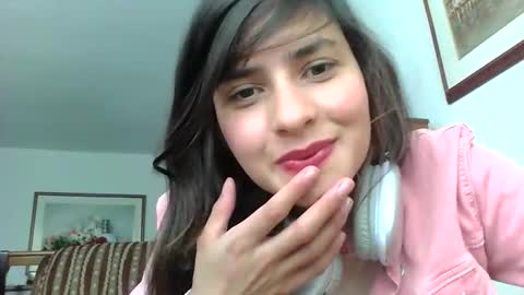 Snapshot of rosasvioletas chatting on 10/16/25, 05:25 rosasvioletas online show from 10/16/25, 05:25