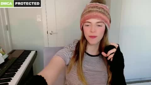 Snapshot of rose77782 chatting on 01/17/25, 07:16 rose77782 online show from 01/17/25, 07:16