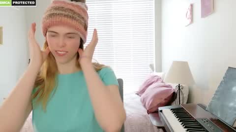 Snapshot of rose77782 chatting on 02/08/25, 03:21 rose77782 online show from 02/08/25, 03:21