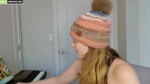 Snapshot of rose77782 chatting on 02/10/25, 08:21 rose77782 online show from 02/10/25, 08:21