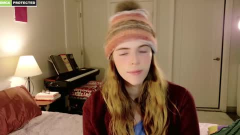 Snapshot of rose77782 chatting on 02/19/25, 12:25 rose77782 online show from 02/19/25, 12:25