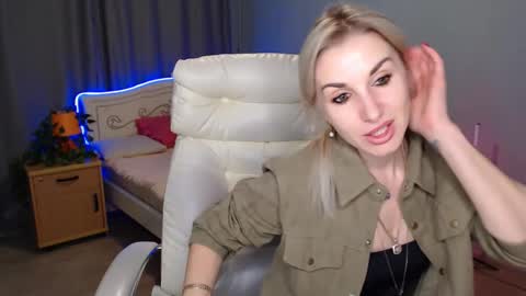 Snapshot of rose__shine chatting on 01/15/25, 04:21 rose  shine online show from 01/15/25, 04:21