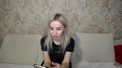 Snapshot of rose__shine chatting on 01/30/25, 01:42 rose  shine online show from 01/30/25, 01:42