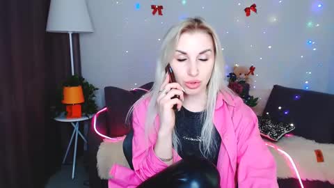 Snapshot of rose__shine chatting on 02/15/25, 01:16 rose  shine online show from 02/15/25, 01:16