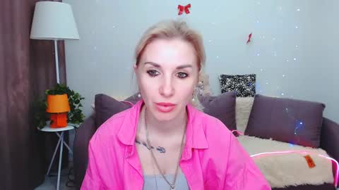 Snapshot of rose__shine chatting on 02/27/25, 11:20 rose  shine online show from 02/27/25, 11:20
