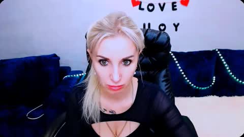 Snapshot of rose__shine chatting on 10/08/25, 11:30 rose  shine online show from 10/08/25, 11:30
