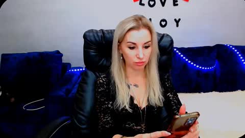 Snapshot of rose__shine chatting on 10/18/25, 10:27 rose  shine online show from 10/18/25, 10:27