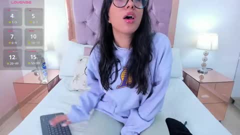 Snapshot of rose_allure chatting on 04/17/26, 11:24 Rose allure online show from 04/17/26, 11:24