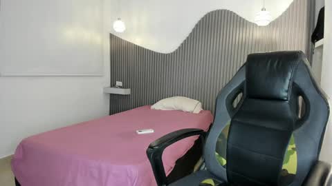 Snapshot of rose_bluet chatting on 04/25/26, 04:37 Rose online show from 04/25/26, 04:37