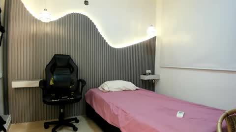 Snapshot of rose_bluet chatting on 04/28/26, 03:11 Rose online show from 04/28/26, 03:11