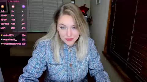 Snapshot of rose_brooks chatting on 12/22/24, 07:21 Rose but u can call me princess online show from 12/22/24, 07:21