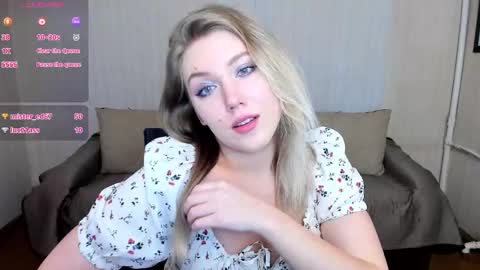 Snapshot of rose_brooks chatting on 01/30/25, 08:10 Rose but u can call me princess online show from 01/30/25, 08:10