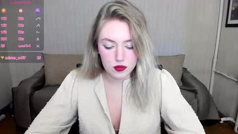 Snapshot of rose_brooks chatting on 02/10/25, 09:04 Rose but u can call me princess online show from 02/10/25, 09:04