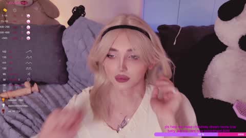 Snapshot of rose_monarch chatting on 12/23/24, 10:01 Rose online show from 12/23/24, 10:01