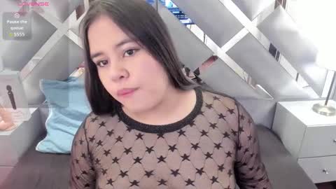 Snapshot of rose_nova_ chatting on 12/17/25, 07:53 Rose 3 online show from 12/17/25, 07:53