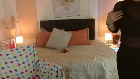Snapshot of rose_thompson1 chatting on 06/13/26, 01:42 Rose online show from 06/13/26, 01:42