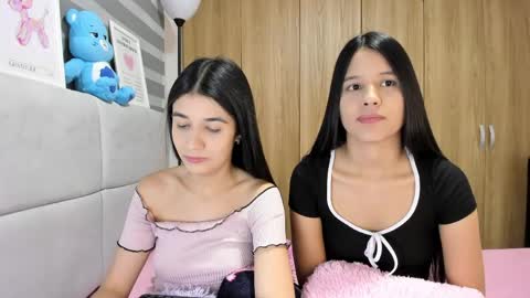 Snapshot of roseandmiah chatting on 04/23/26, 03:08 Rose y Miah online show from 04/23/26, 03:08