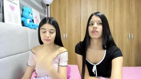 Snapshot of roseandmiah chatting on 05/02/26, 02:49 Rose y Miah online show from 05/02/26, 02:49