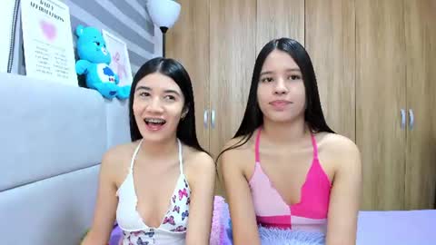 Snapshot of roseandmiah chatting on 06/30/26, 02:56 Rose y Miah online show from 06/30/26, 02:56