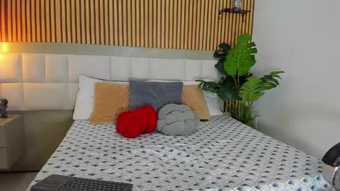 roseaurora online show from 10/25/25, 12:45