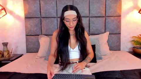 Snapshot of roseaurora chatting on 05/14/26, 10:33 roseaurora online show from 05/14/26, 10:33