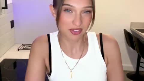 Snapshot of rosebella_ chatting on 09/26/25, 03:16 Bella online show from 09/26/25, 03:16