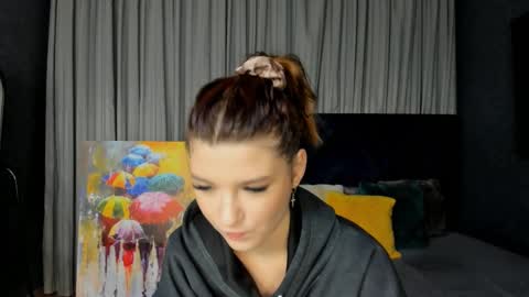 Snapshot of roseblanche2k chatting on 12/21/24, 08:21 Florin online show from 12/21/24, 08:21