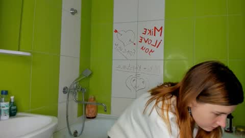 Snapshot of roseblanche2k chatting on 02/11/25, 02:03 Florin online show from 02/11/25, 02:03