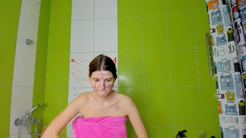 Snapshot of roseblanche2k chatting on 03/09/25, 08:31 Florin online show from 03/09/25, 08:31