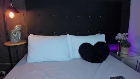 Snapshot of roseblossom_ chatting on 11/28/25, 04:59 Rose online show from 11/28/25, 04:59