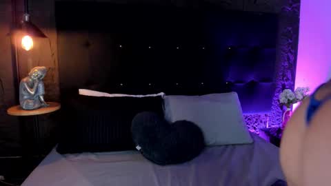 Snapshot of roseblossom_ chatting on 02/14/26, 01:08 Rose online show from 02/14/26, 01:08