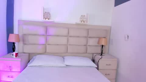 Rose online show from 10/19/25, 01:34