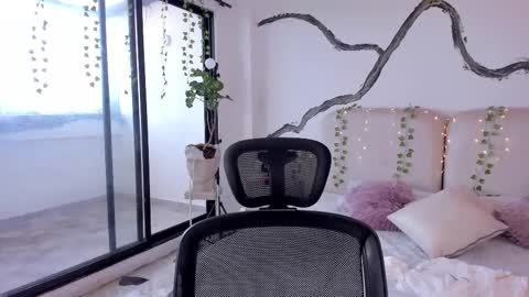 Rose online show from 10/31/25, 02:07