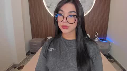 Snapshot of rosecassie chatting on 03/03/26, 01:39 Rose online show from 03/03/26, 01:39